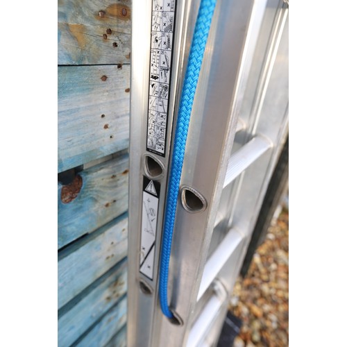 6 - Compact triple 2.03m extension ladder