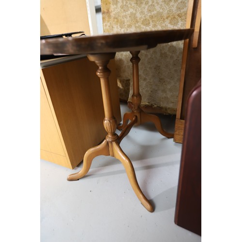 68 - Group of misc furniture