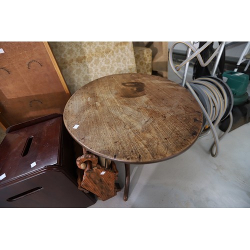 68 - Group of misc furniture