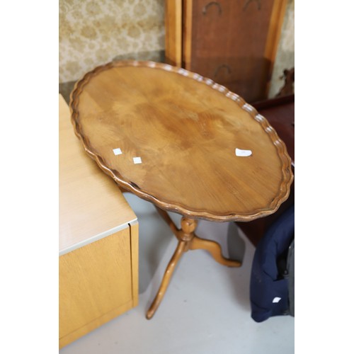 68 - Group of misc furniture