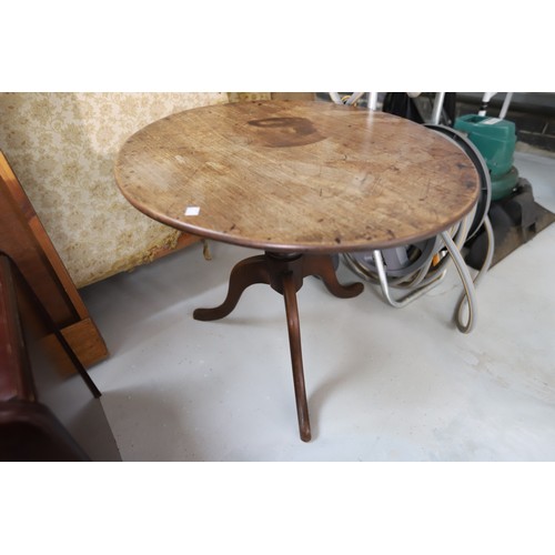 68 - Group of misc furniture