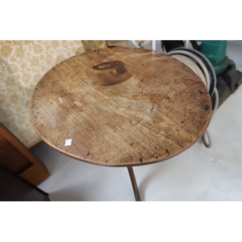 68 - Group of misc furniture