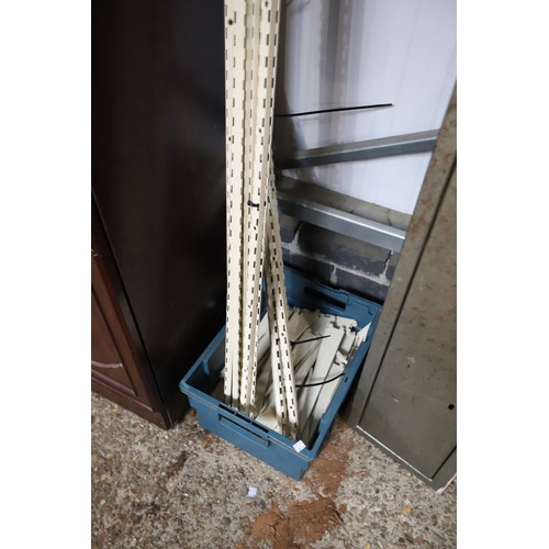 95 - Slotted shelving brackets & uprights