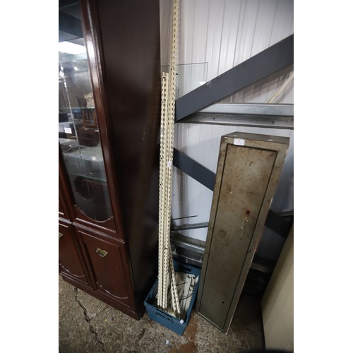 95 - Slotted shelving brackets & uprights