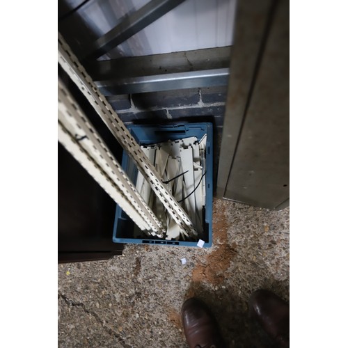 95 - Slotted shelving brackets & uprights