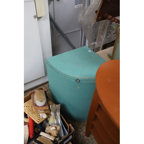 174 - Various loom style furniture, etc