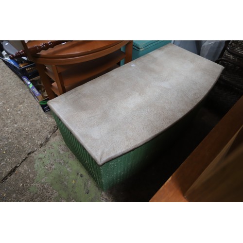 174 - Various loom style furniture, etc