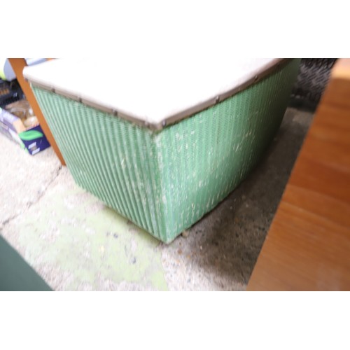 174 - Various loom style furniture, etc