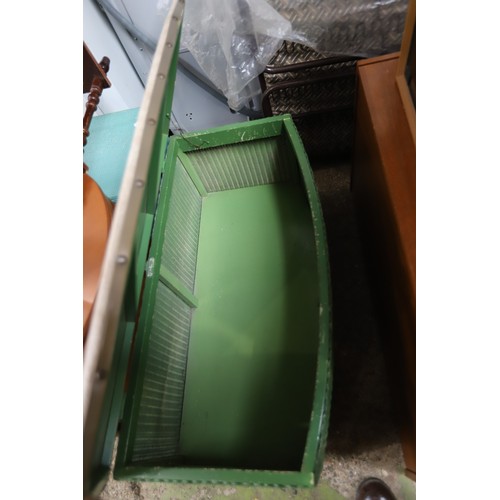 174 - Various loom style furniture, etc