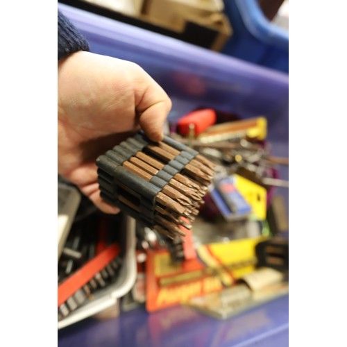 220 - Drill, driver bits (clear box)
