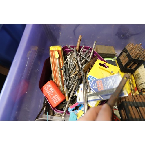 220 - Drill, driver bits (clear box)