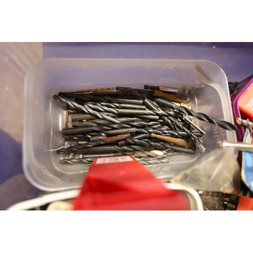 220 - Drill, driver bits (clear box)