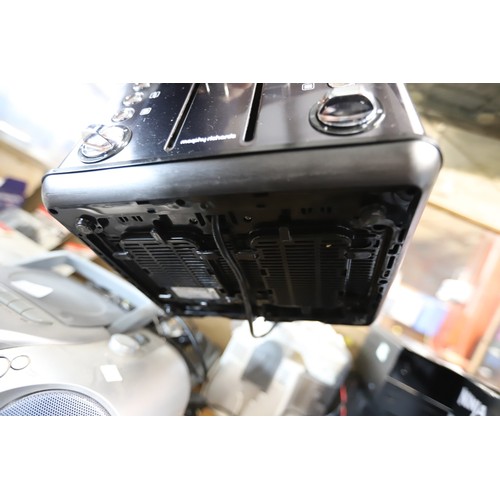 281 - Morphy Richards 4 slice toaster - warranted until 12 noon Tuesday following the above sale