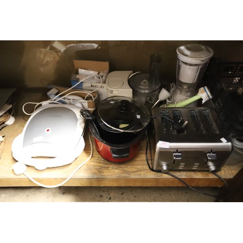 284 - Various kitchen appliances - warranted until 12 noon Tuesday following the above sale