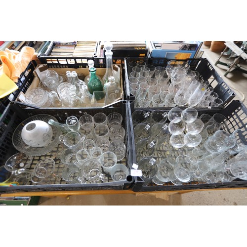 293 - Qty of glassware