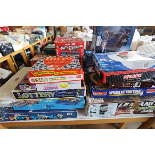 309 - Large qty of vintage & modern games, part Scalextric