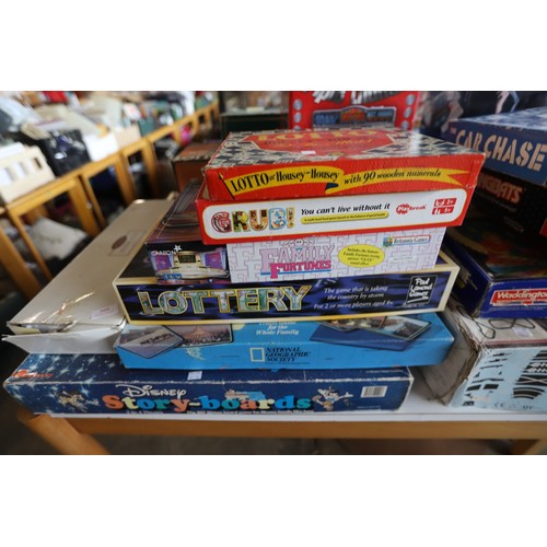 309 - Large qty of vintage & modern games, part Scalextric