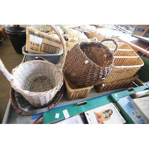 312 - Various wicker ware/baskets