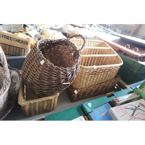 312 - Various wicker ware/baskets