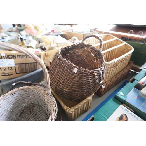 312 - Various wicker ware/baskets