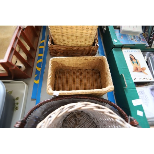 312 - Various wicker ware/baskets
