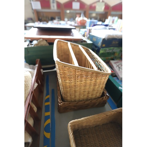 312 - Various wicker ware/baskets