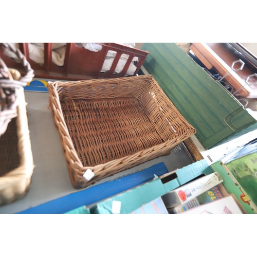 312 - Various wicker ware/baskets