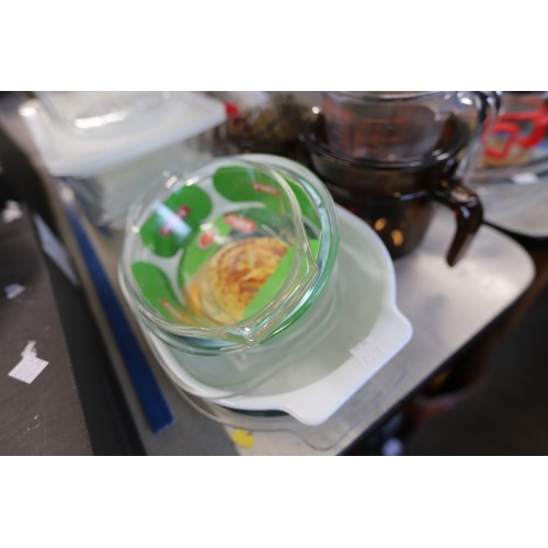 Qty of various Pyrex & other glass ware