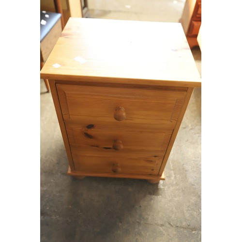 600 - 3 drawer pine bedside cabinet