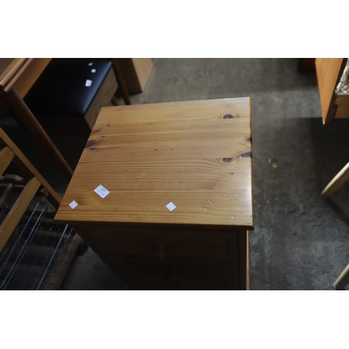 600 - 3 drawer pine bedside cabinet