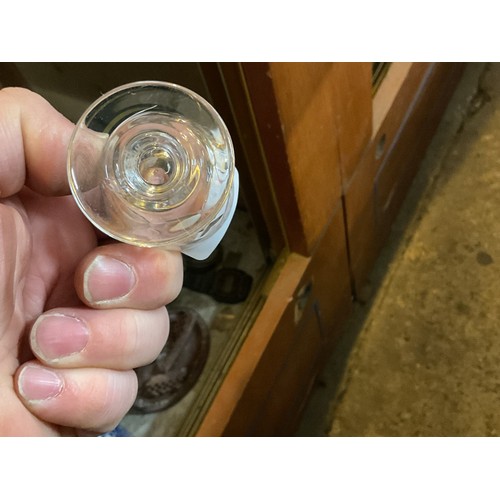 495 - 6 small cut glasses