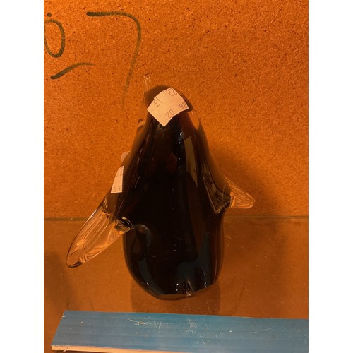 527 - Heavy lump glass penguin/bird