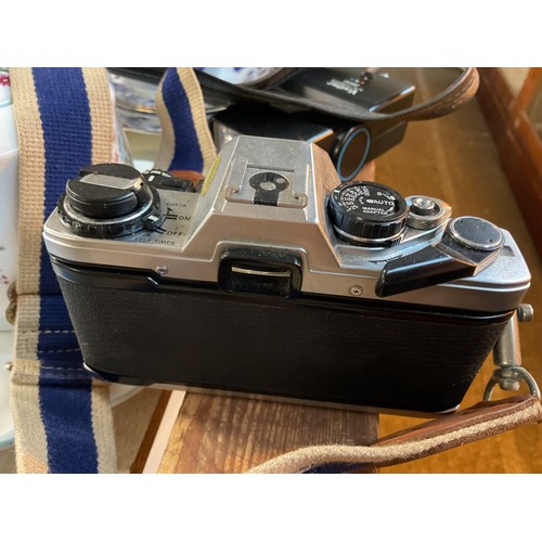 532 - Olympus camera OM10