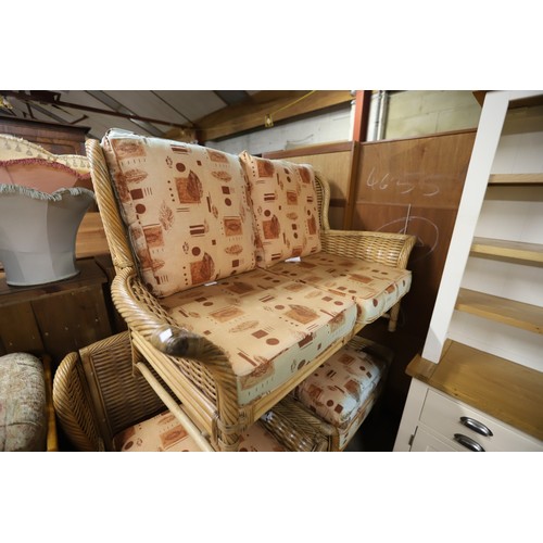 626 - Wicker 2-seater sofa & 2 chairs