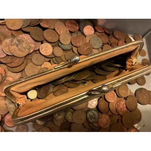 537A - Large tub of copper coins