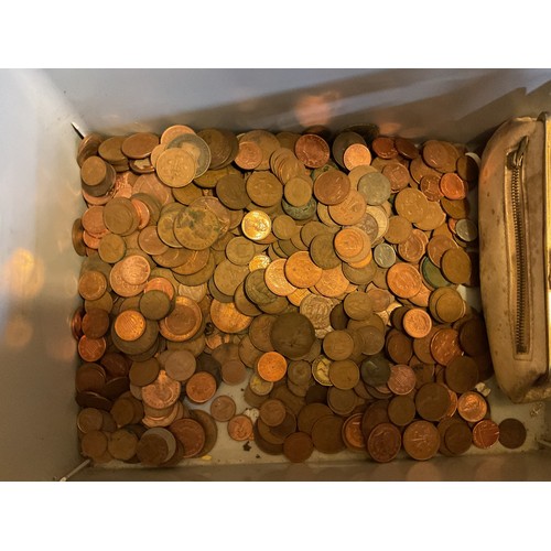 537A - Large tub of copper coins