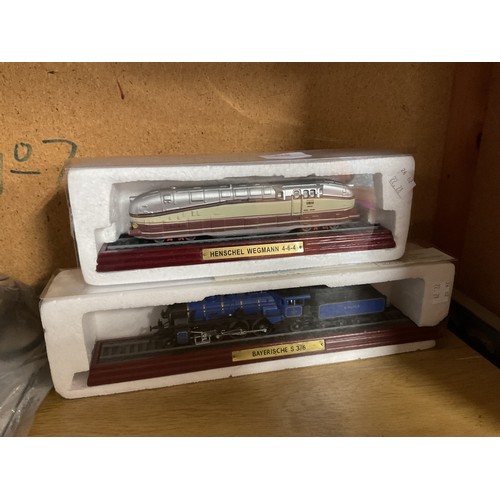 538 - 2 model trains