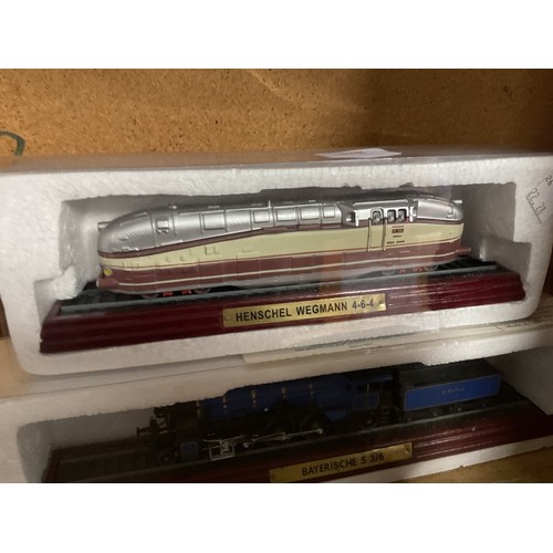 538 - 2 model trains