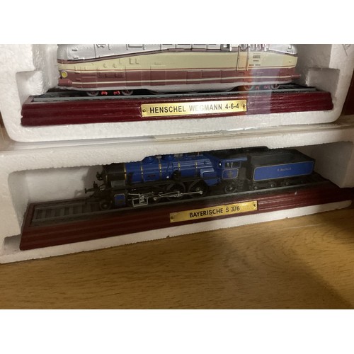 538 - 2 model trains