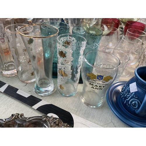 569 - Various misc, incl glassware, figurines, etc
