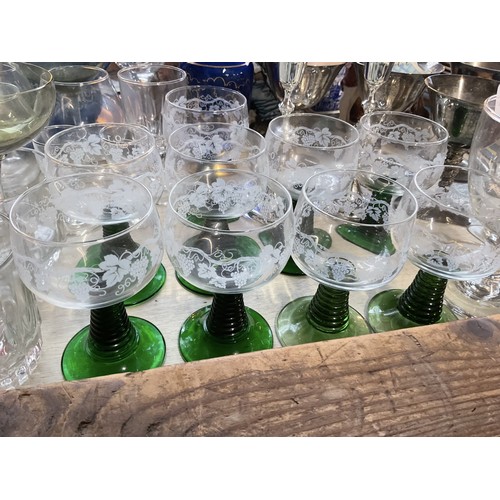 569 - Various misc, incl glassware, figurines, etc