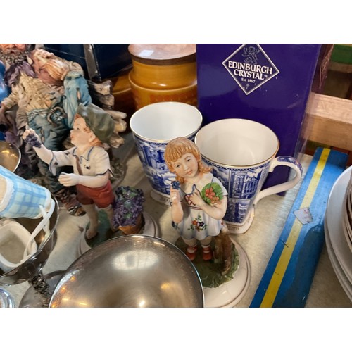 569 - Various misc, incl glassware, figurines, etc