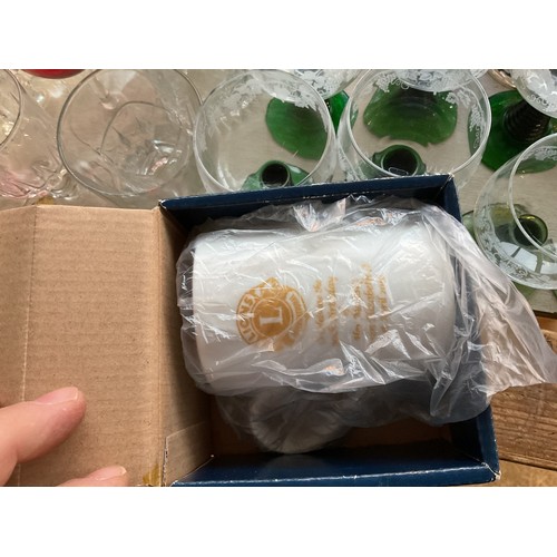 569 - Various misc, incl glassware, figurines, etc