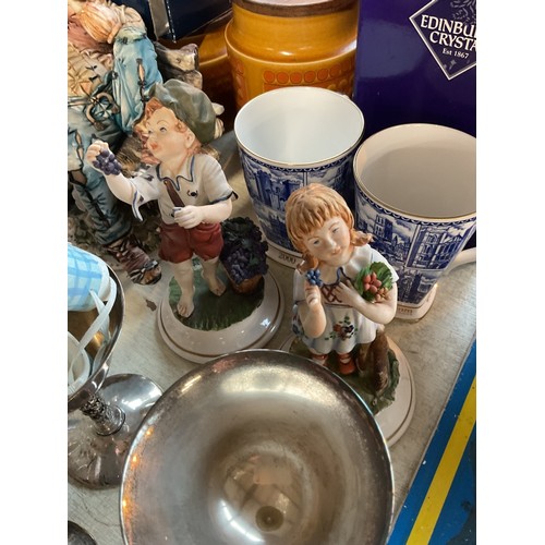 569 - Various misc, incl glassware, figurines, etc