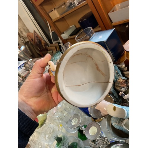 569 - Various misc, incl glassware, figurines, etc