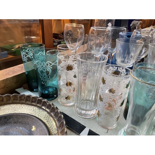 569 - Various misc, incl glassware, figurines, etc