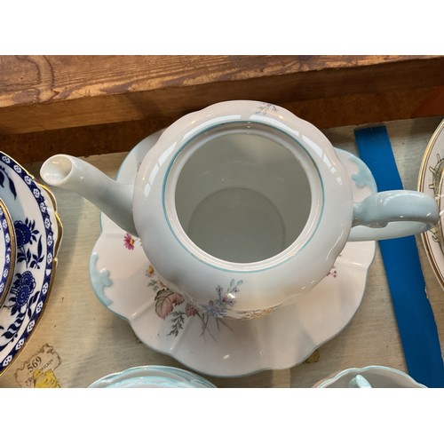 571 - Part Windsor tea set & blue & white tea set