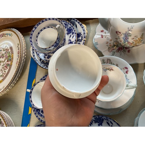 571 - Part Windsor tea set & blue & white tea set