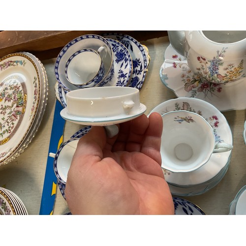 571 - Part Windsor tea set & blue & white tea set