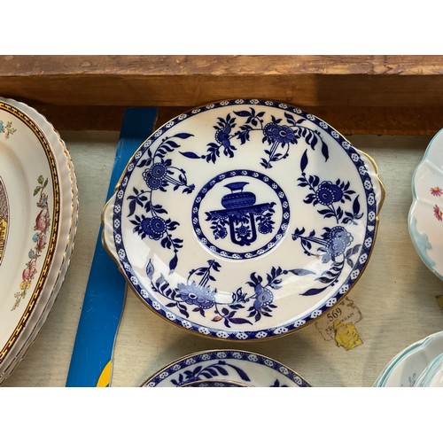 571 - Part Windsor tea set & blue & white tea set